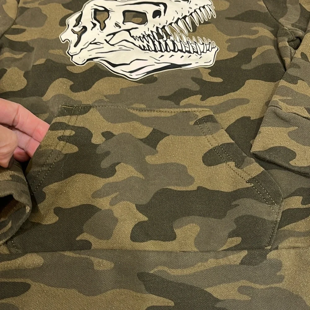 🎉Host Pick🎉 Old Navy camo sweatshirt